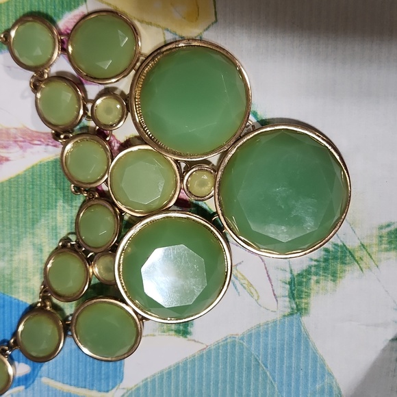 Green statement necklace vintage gold hoops - Picture 2 of 4
